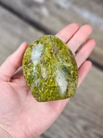 Grön Opal, polerad kristall stående friform #10