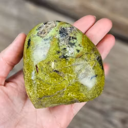 Grön Opal, polerad kristall stående friform #11