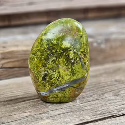 Grön Opal, polerad kristall stående friform #14