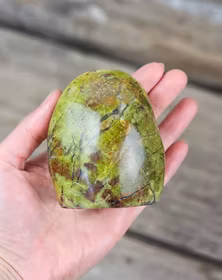 Grön Opal, polerad kristall stående friform #17
