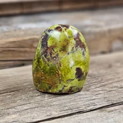 Grön Opal, polerad kristall stående friform #17