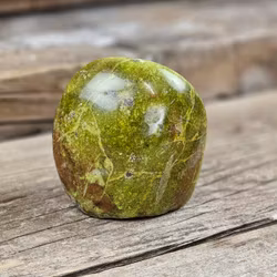 Grön Opal, polerad kristall stående friform #18
