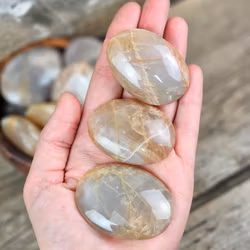 Månsten med skimmer, touchstone