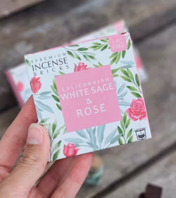 Aromafume - White Sage & Rose, rökelsebrickor