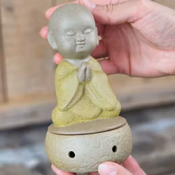 Stor rökelsehållare, munk i bön gul