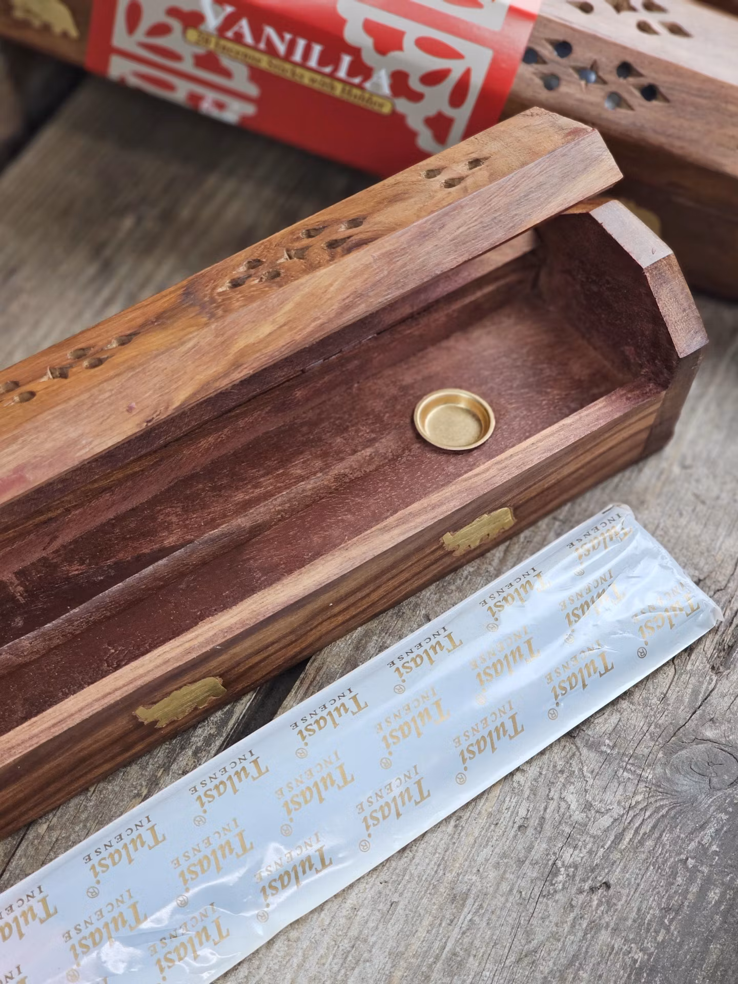 Tulasi - Rökelsehållare (låda) inklusive Vanilla rökelsepinnar