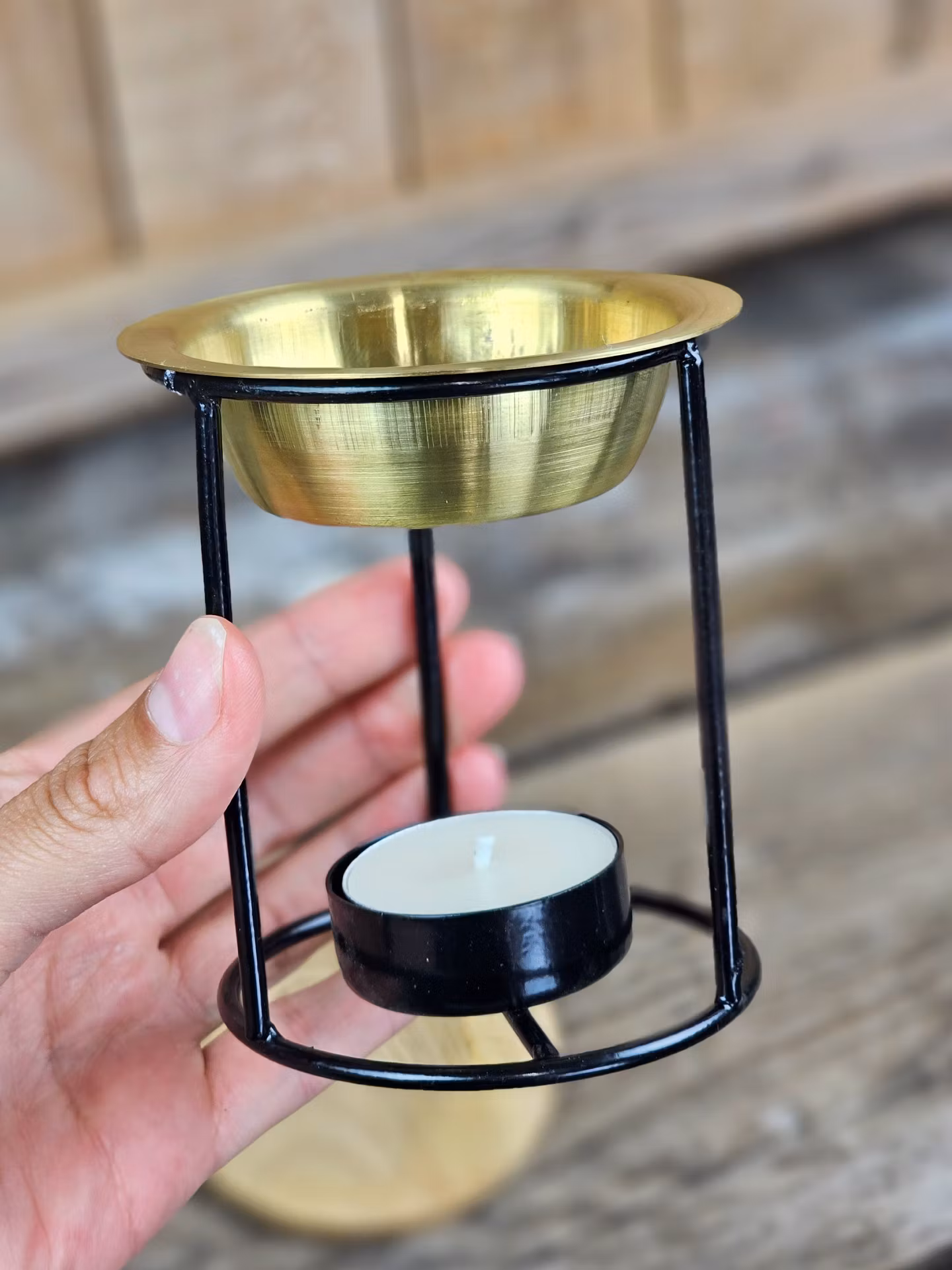 Aromalampa Classic, diffuser svart/guld med träunderlägg