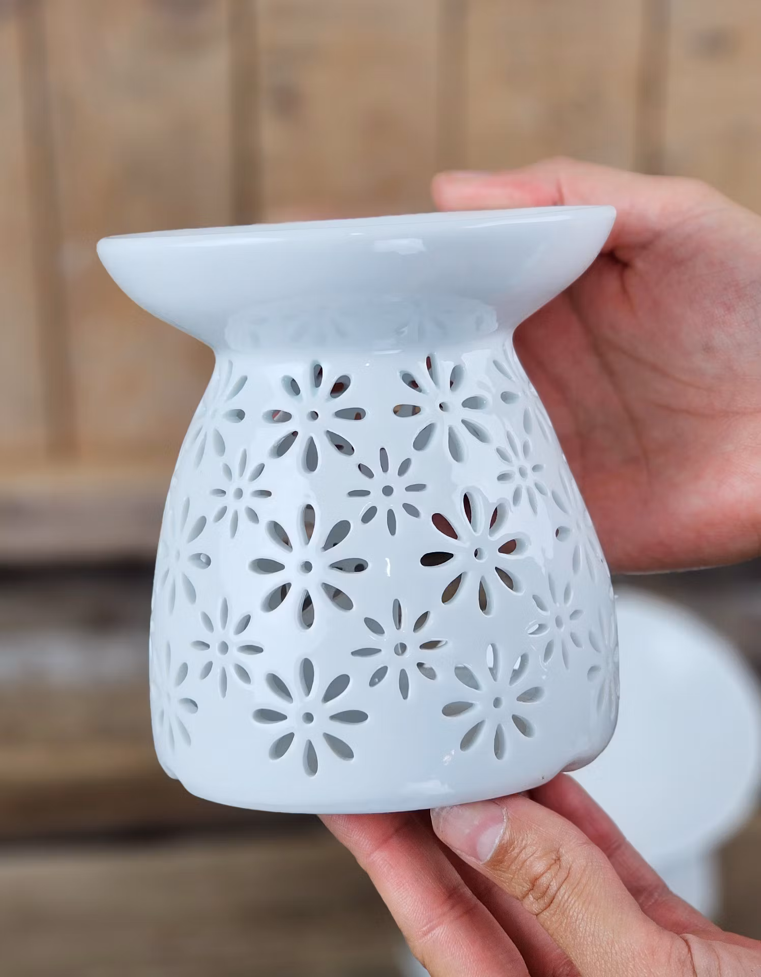 Aromalampa, diffuser vit keramik Blommönster stor