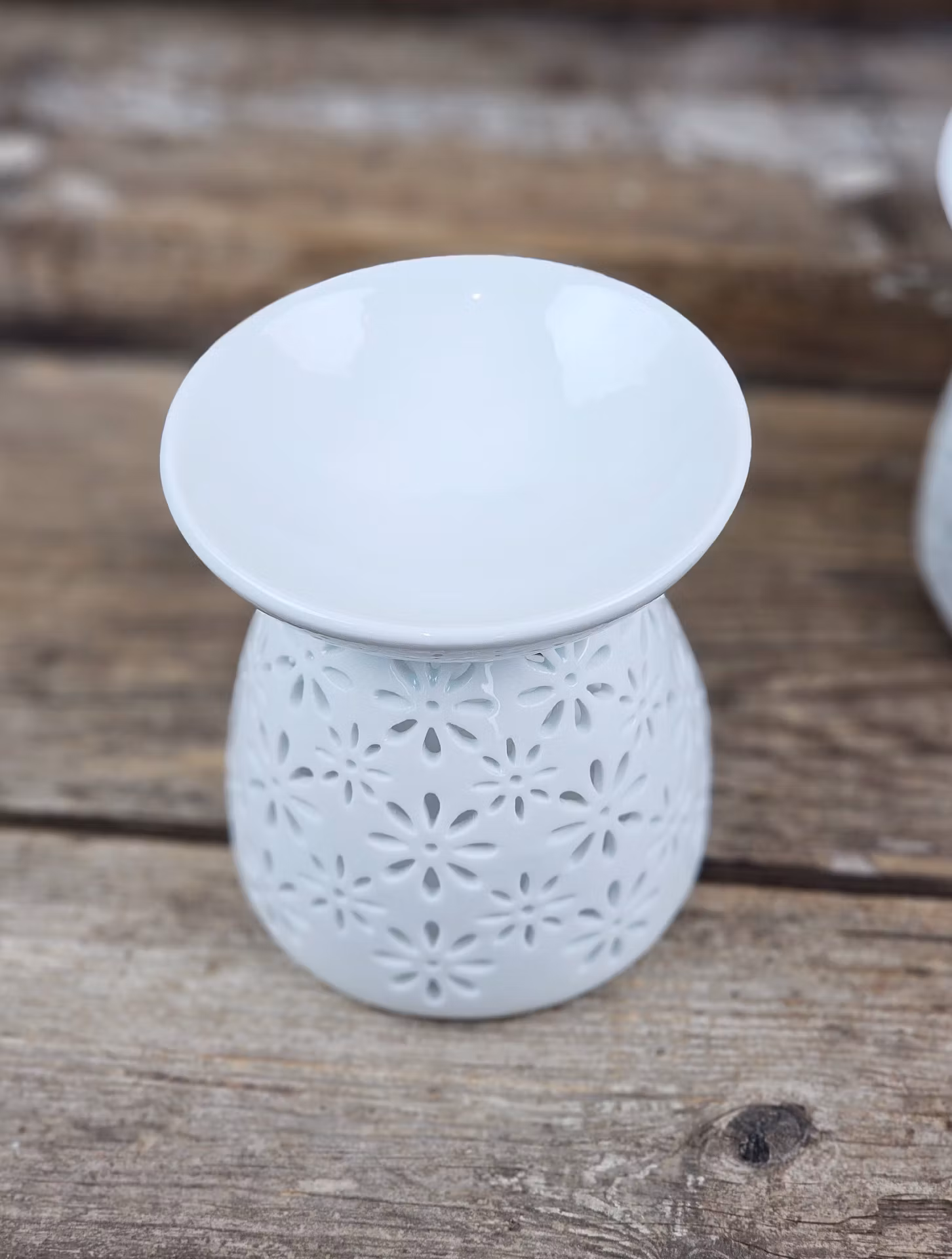 Aromalampa, diffuser vit keramik Blommönster stor