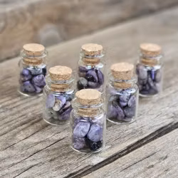 Charoit, små trumlade i glasflaska