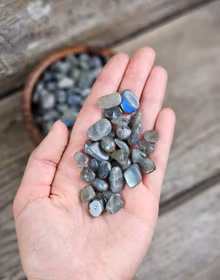 Labradorit, små trumlade