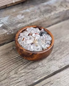 Bergkristall med inneslutningar, små trumlade