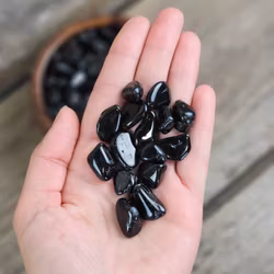 Svart Turmalin, små trumlade