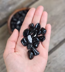 Svart Turmalin, små trumlade