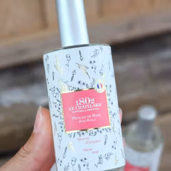 Le Chatelard 1802 - Rose Petals, pillow mist