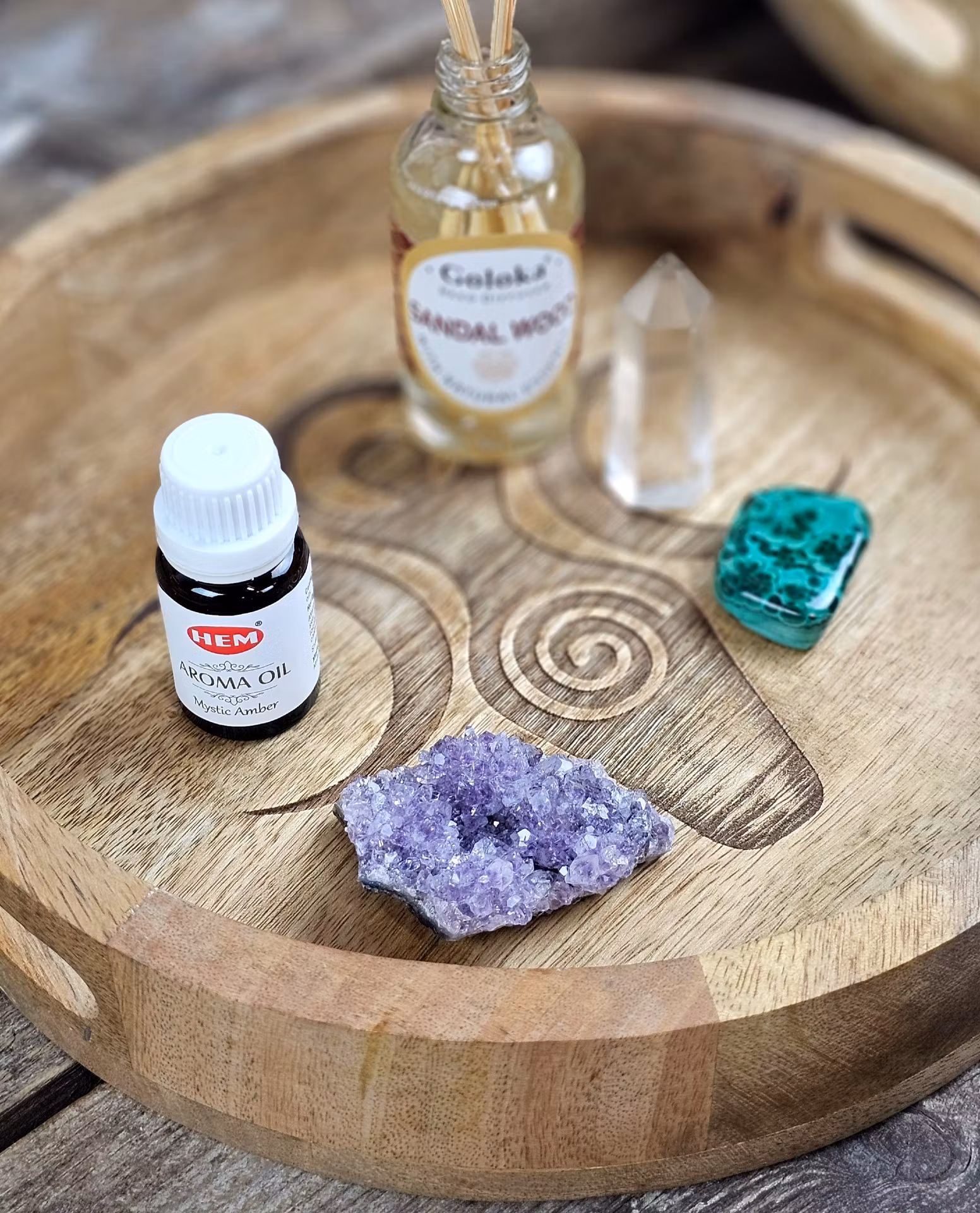 Stor bricka med handtag i trä, Mångudinna