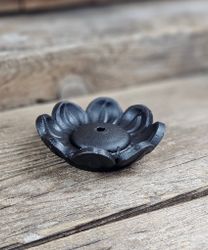 Rökelsehållare, liten svart Lotusblomma