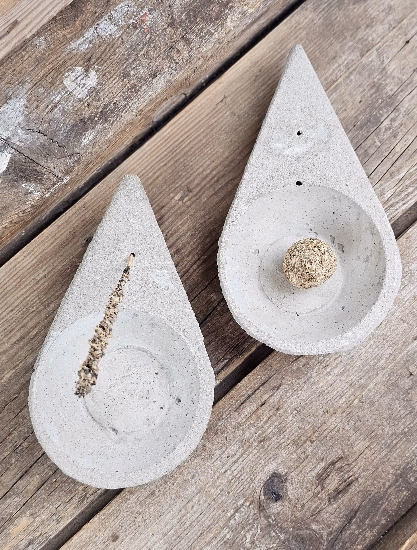 Rökelsehållare, Sahumador cemento triangular