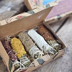 Sagrada Madre Sahumitos - Smudge Box x 5 Flowers & Aromatics