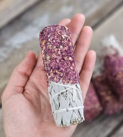 Vit Salvia med Rosor, smudge bunt