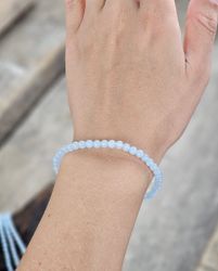 Akvamarin, armband 4mm runda pärlor