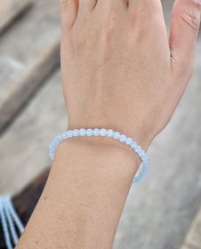 Akvamarin, armband 4mm runda pärlor