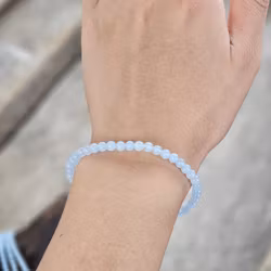 Akvamarin, armband 4mm runda pärlor