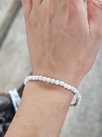 Howlit, armband 4mm runda pärlor
