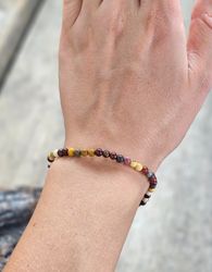 Mookaitjaspis, armband 4mm runda pärlor
