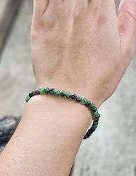 Zoisit med Rubin, armband 4mm runda pärlor