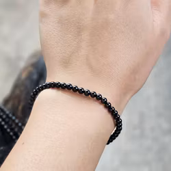 Svart Spinell, armband 4mm runda pärlor