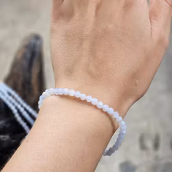 Blå Kalcedon, armband 4mm facetterade pärlor