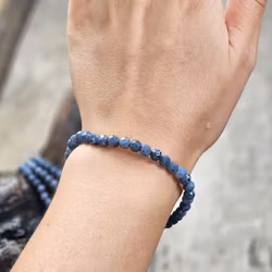 Blå Fossil Korall, armband 4mm facetterade pärlor