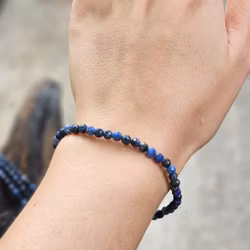 Dumortierit, armband 4mm facetterade pärlor