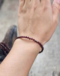 Granat, armband 4mm facetterade pärlor