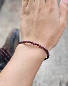 Granat, armband 4mm facetterade pärlor