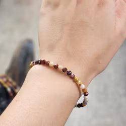 Mookaitjaspis, armband 4mm facetterade pärlor