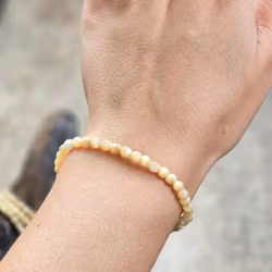Pärlemor, armband 4mm facetterade pärlor
