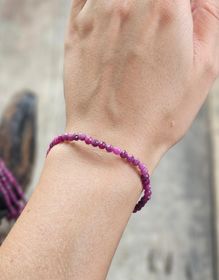Rubin, armband 4mm facetterade pärlor