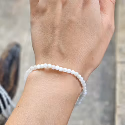 Vit Regnbågsmånsten, armband 4mm facetterade pärlor