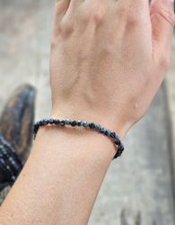 Snöflingeobsidian, armband 4mm facetterade pärlor