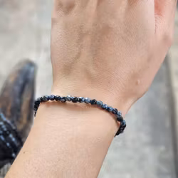 Snöflingeobsidian, armband 4mm facetterade pärlor