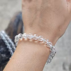 Bergkristall, armband 8mm facetterade pärlor