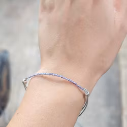 Iolit (Vattensafir), armband 3mm facetterade pärlor macramé
