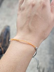 Karneol, armband 3mm facetterade pärlor macramé