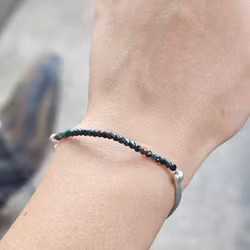 Krysokolla, armband 3mm facetterade pärlor macramé