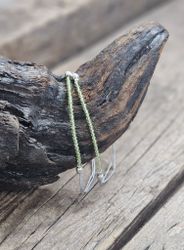 Peridot (Olivin), armband 3mm facetterade pärlor macramé
