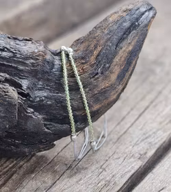 Peridot (Olivin), armband 3mm facetterade pärlor macramé