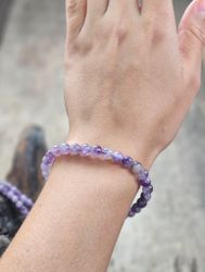 Chevron Ametist (Drömametist), armband 6mm runda pärlor