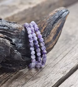 Chevron Ametist (Drömametist), armband 6mm runda pärlor